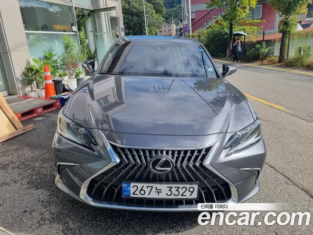 Lexus ES 2024
