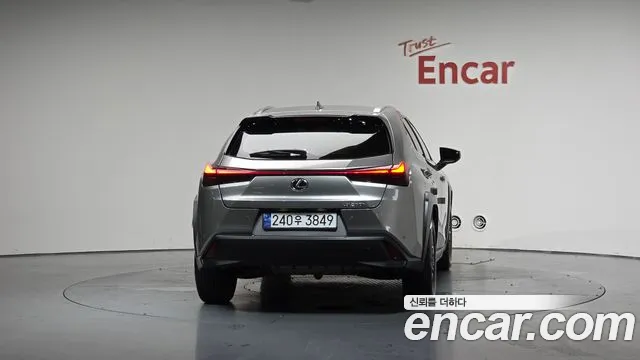 Lexus UX 2023