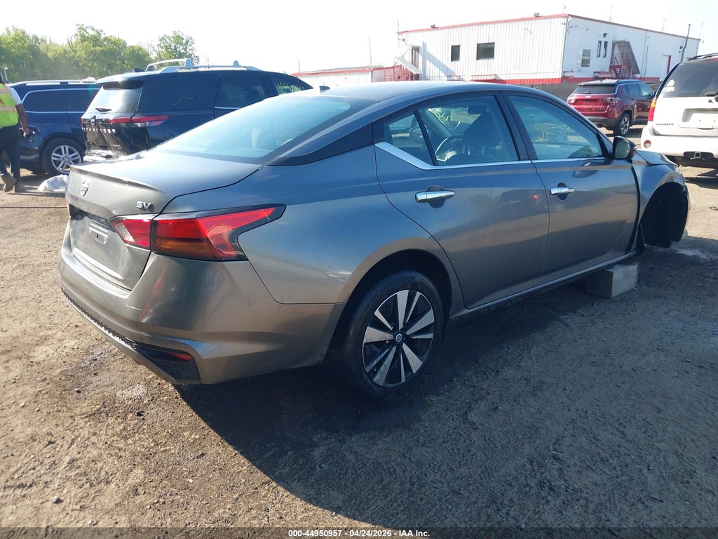 Nissan Altima 2021