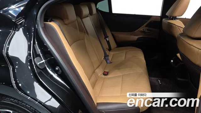 Lexus ES 2020