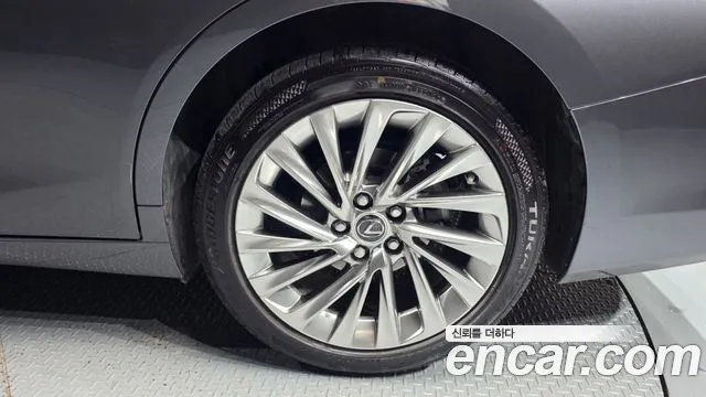 Lexus ES 2023