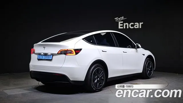 Tesla Model Y 2023