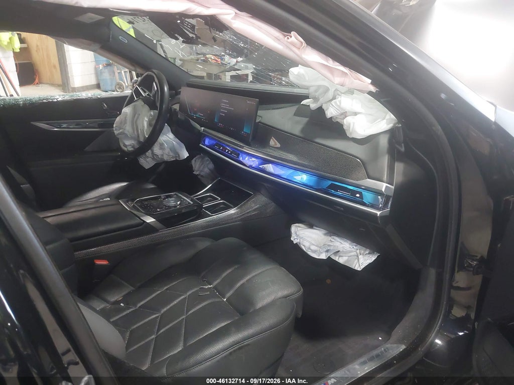 BMW 760 2023