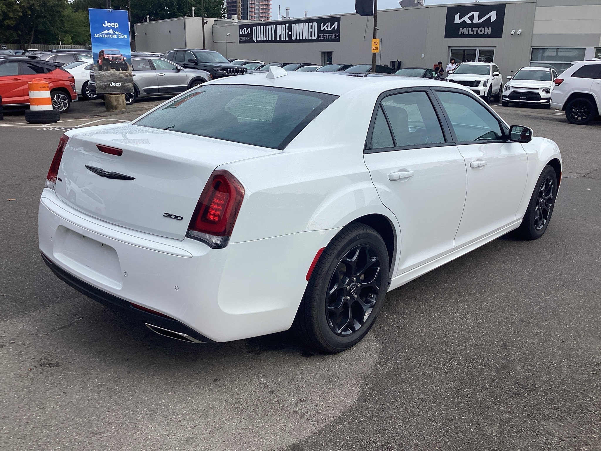 Chrysler 300 2023