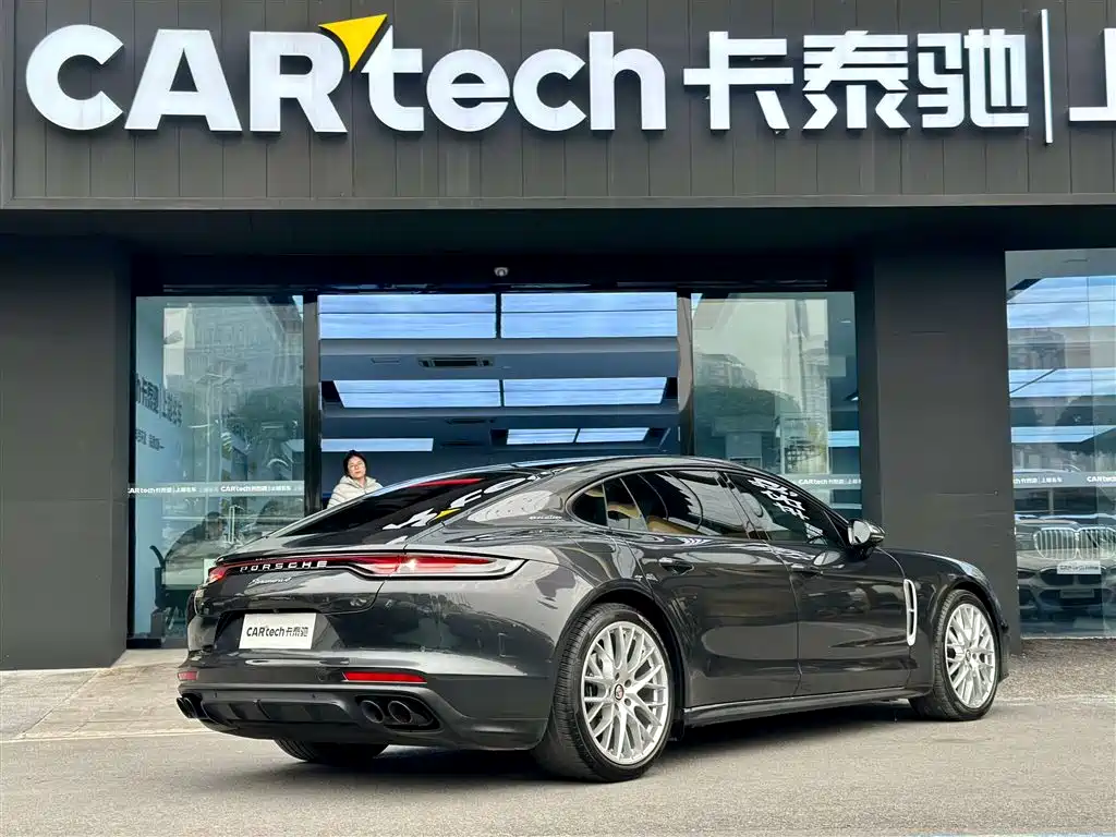 Porsche Panamera 2021