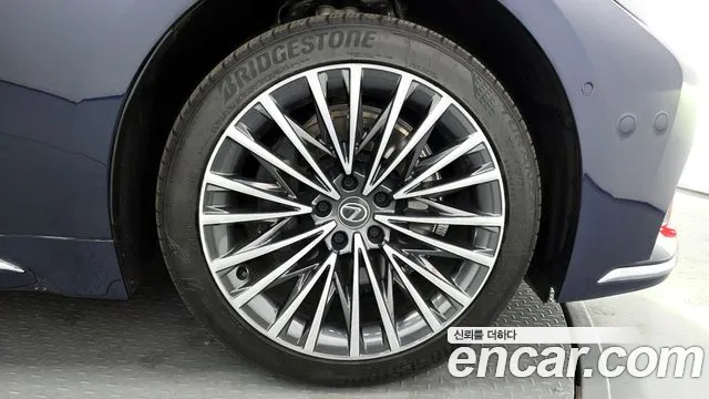 Lexus LS 2024