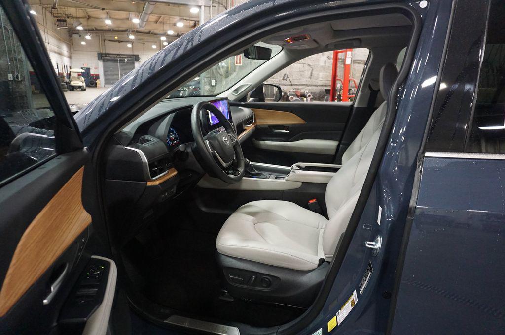 Toyota Grand Highlander 2025
