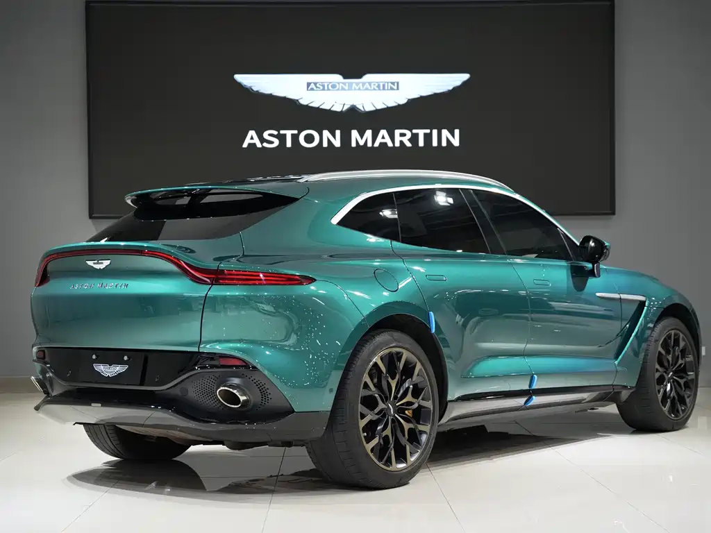 Aston Martin DBX 2023