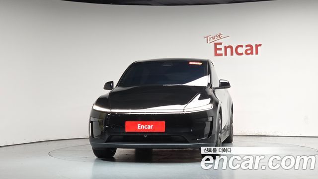 Tesla Model Y 2025