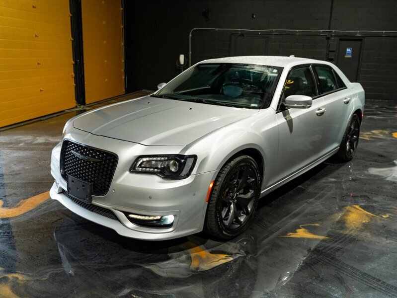 Chrysler 300 2023