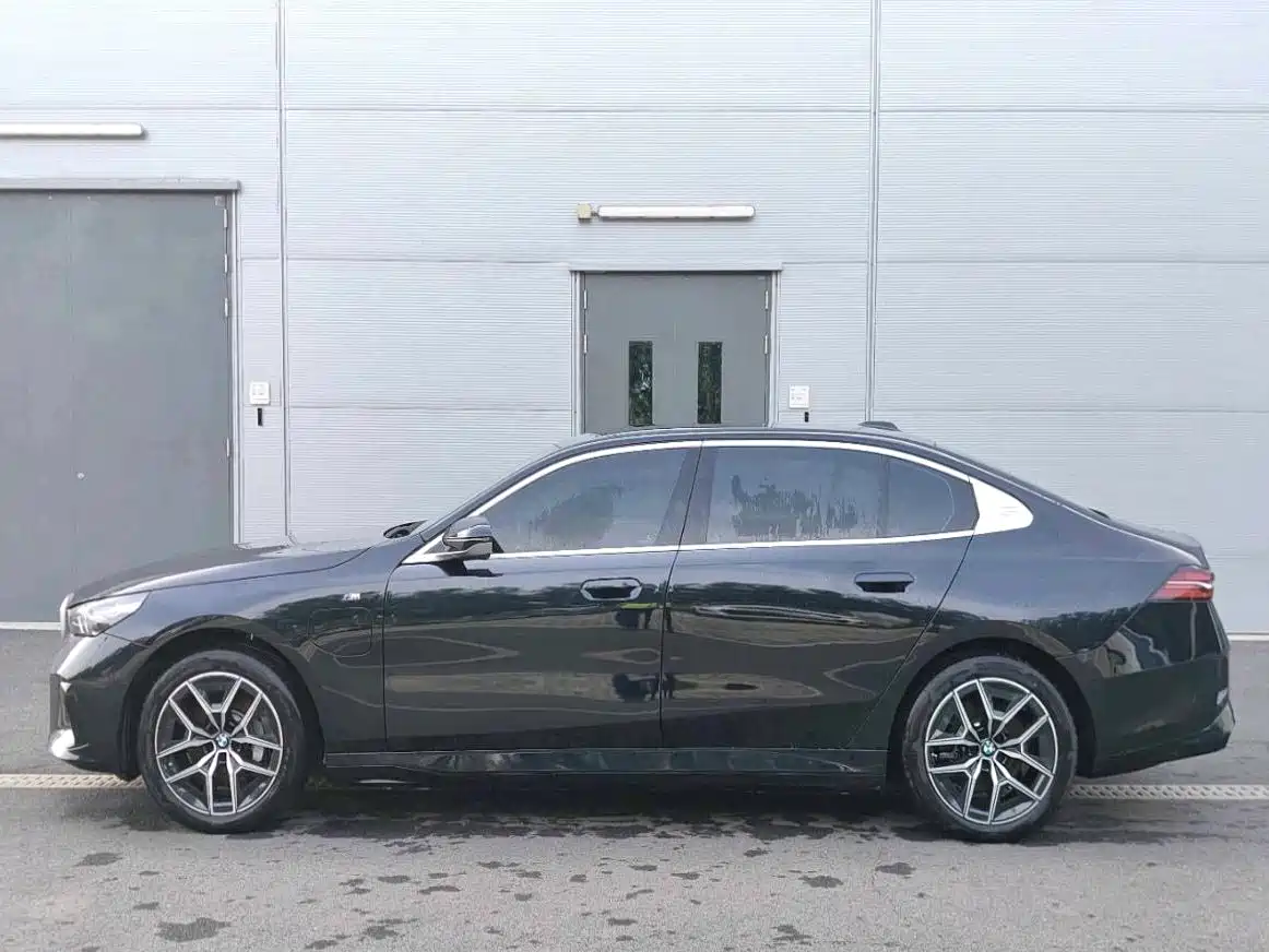 BMW i5 2025