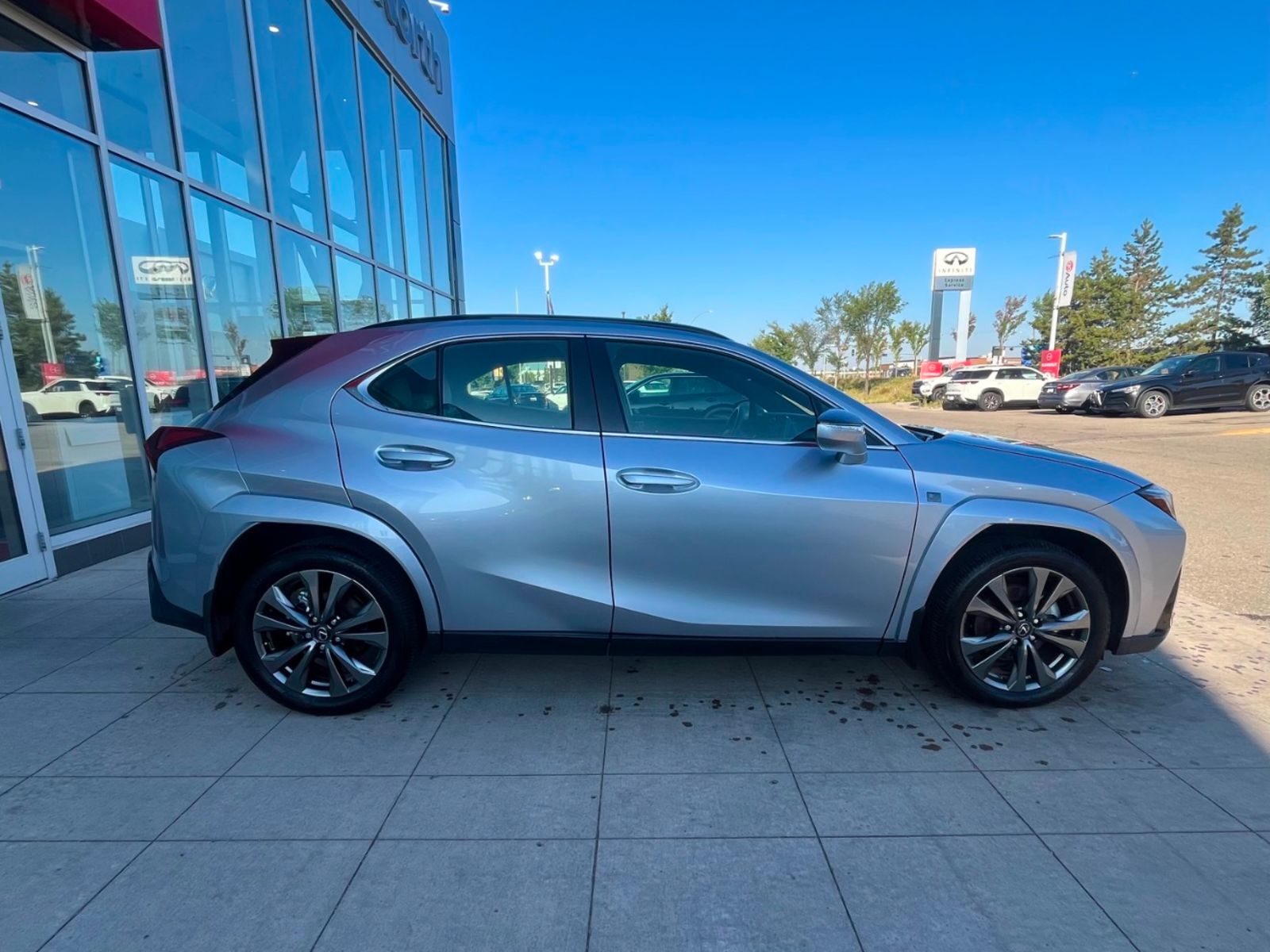 Lexus UX 2025