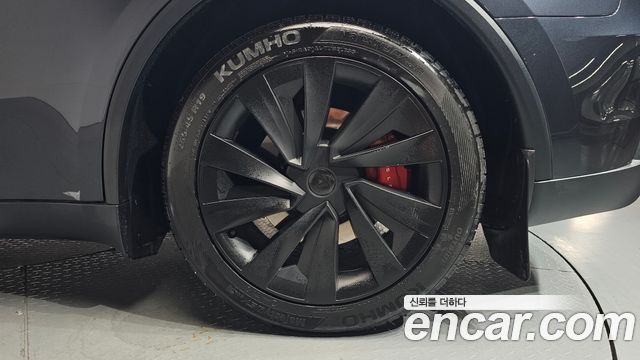 Tesla Model Y 2025