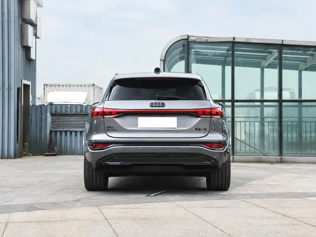 Audi e-tron 2025