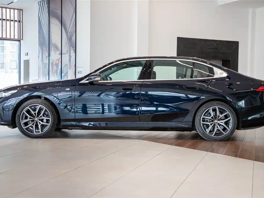 BMW i5 2025