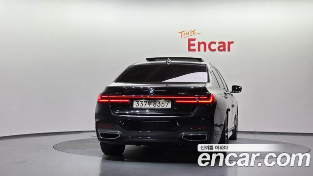 BMW 7 серии 2021