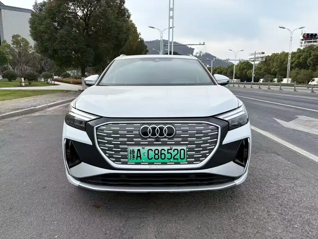 Audi Q4 e-tron 2024