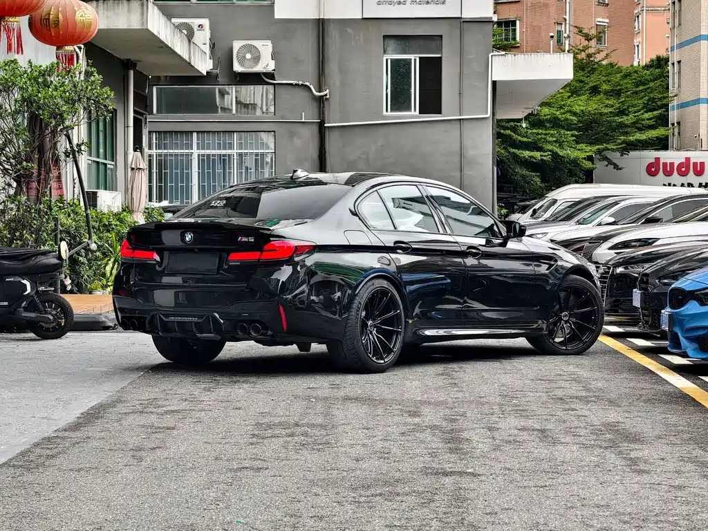 BMW M5 2021