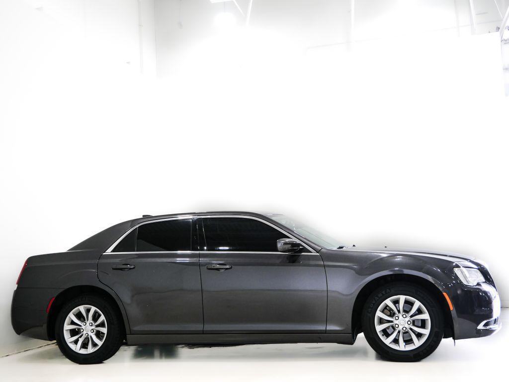 Chrysler 300 2023