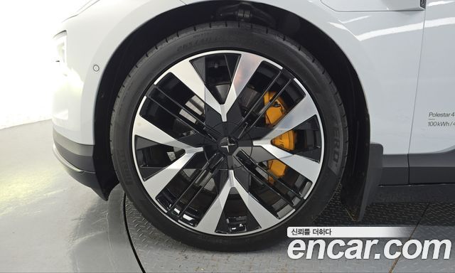 Polestar 4 2025