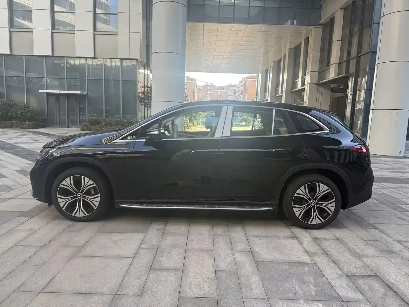 Mercedes-Benz EQE SUV 2025