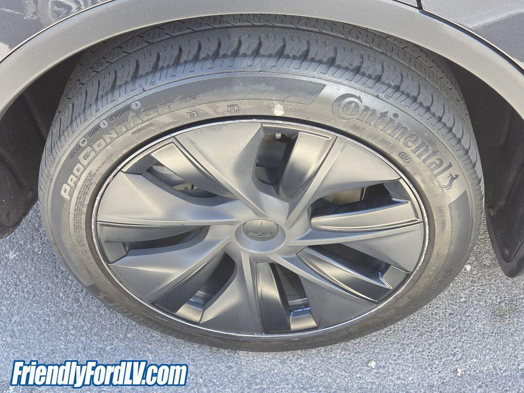 Tesla Model Y 2025